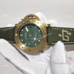 Yellow Gold Panerai Submersible Replica Watch Green Dial  PAM 382