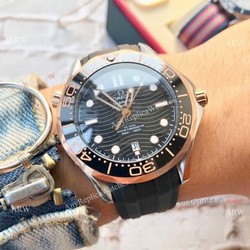 New Copy Omega Seamaster Diver 300 M Two Tone Rose Gold Rubber Strap Watch