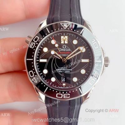 OM Factory Omega Seamaster Diver 300m Black Rubber Strap Omega 007 Replica Watch